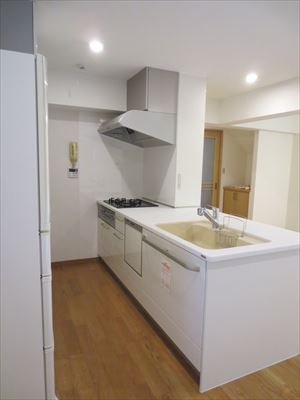 ご夫婦の会話が楽しめる明るい空間に ご夫婦の会話が楽しめる明るい空間に